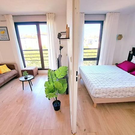 Le Valmy: Appartement Lumineux Au Pied Du Metro Lyon Eksteriør bilde