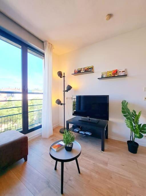 Le Valmy: Appartement Lumineux Au Pied Du Metro Lyon Eksteriør bilde