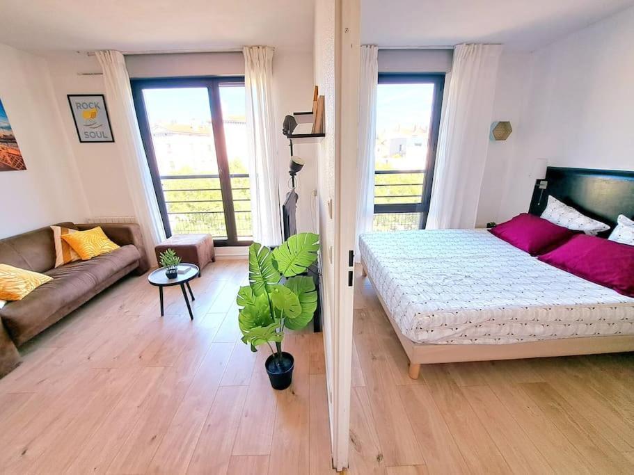 Le Valmy: Appartement Lumineux Au Pied Du Metro Lyon Eksteriør bilde