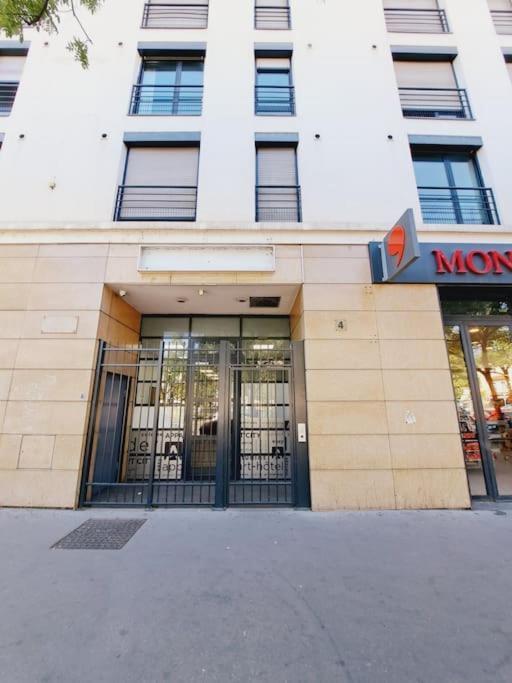 Le Valmy: Appartement Lumineux Au Pied Du Metro Lyon Eksteriør bilde